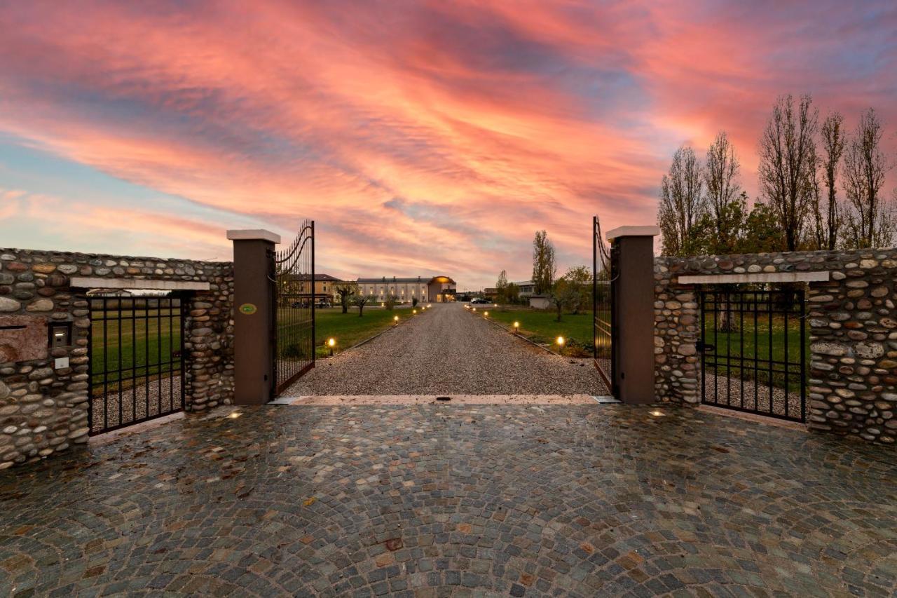 Hotel La Caporala Castel d'Azzano Eksteriør bilde